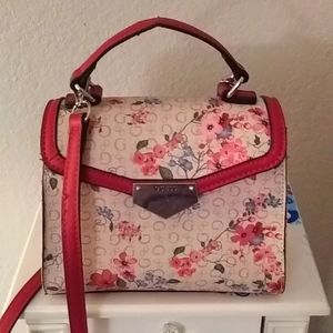 Small Guess purse, the long strap is removable and adjustable.